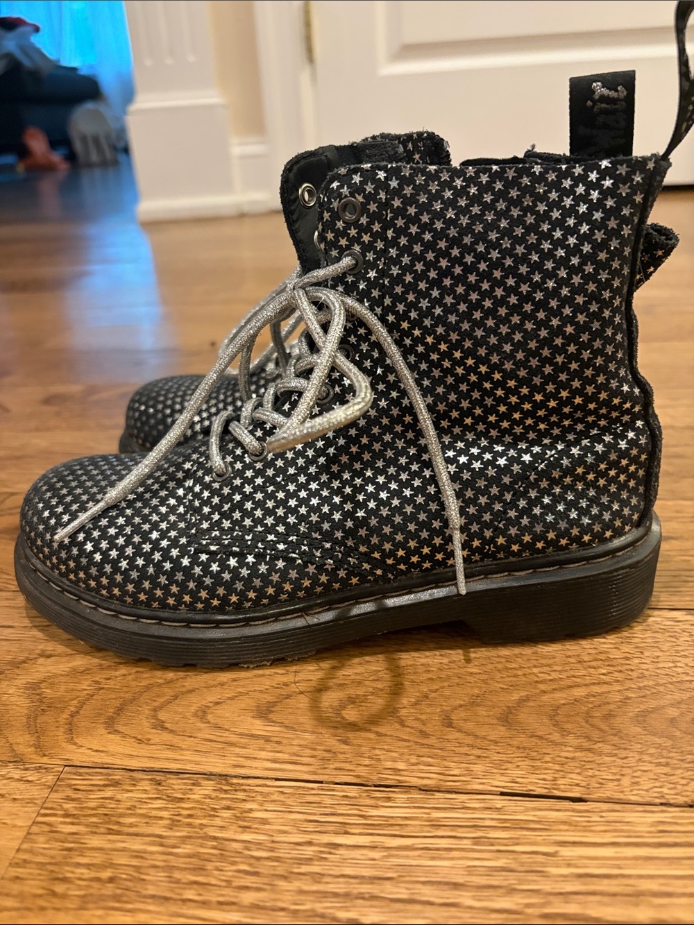 Dr. Martens Kids Black Star-Pattern Lace-Up Boots with Silver Laces